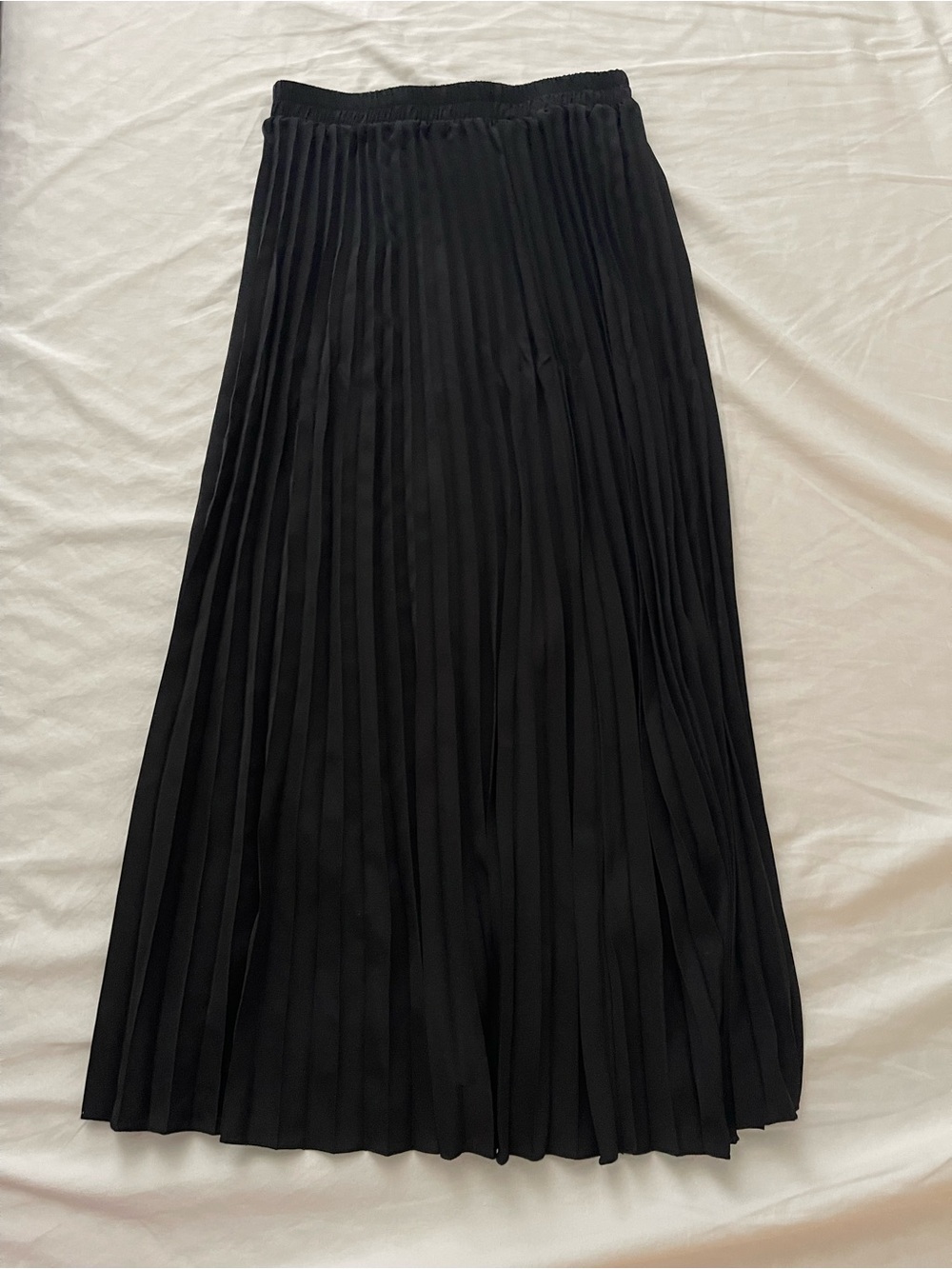 Women's Black Pleated Midi Skirt size medium